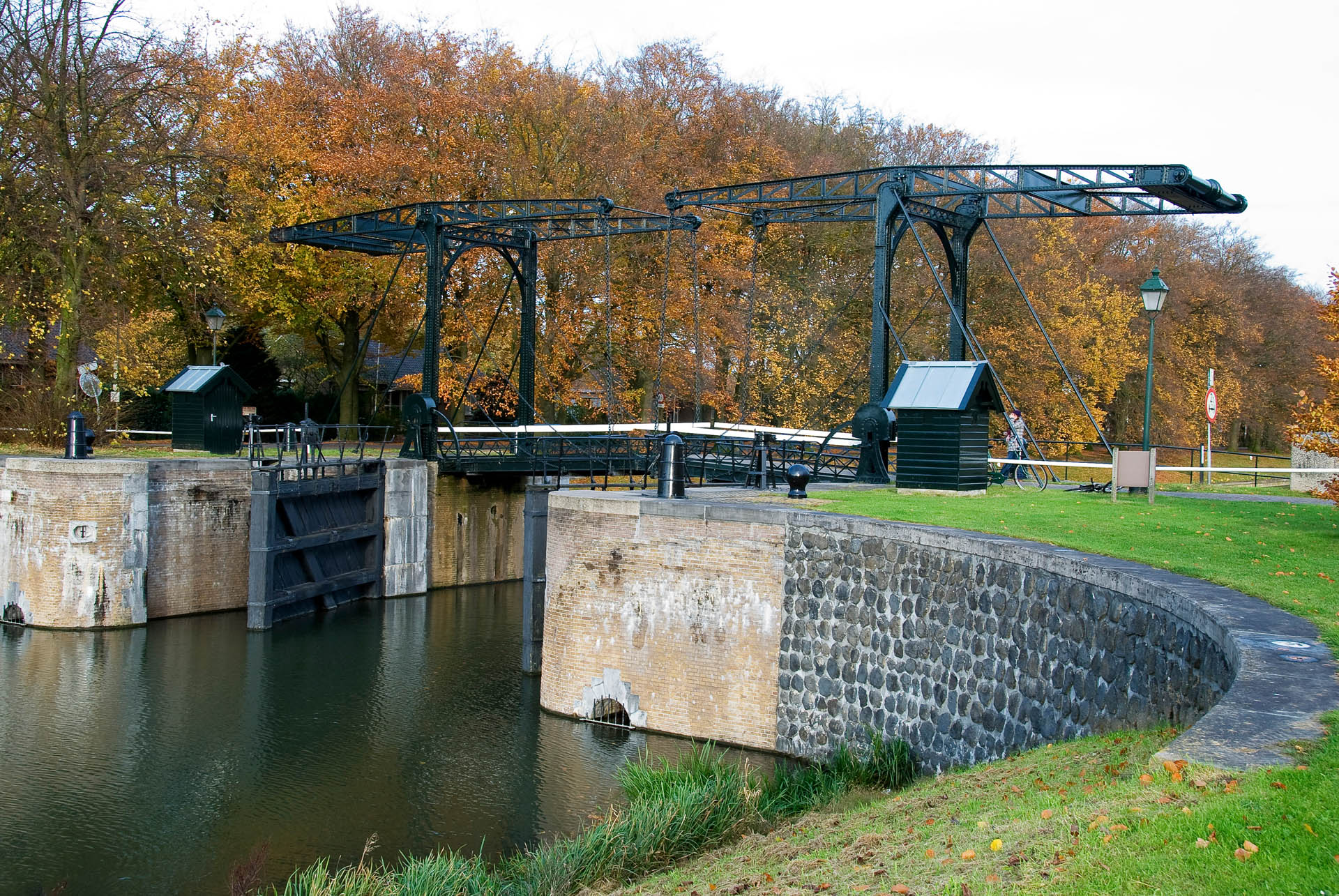 On(t)roerend monumentaal 14: De Katerveersluizen